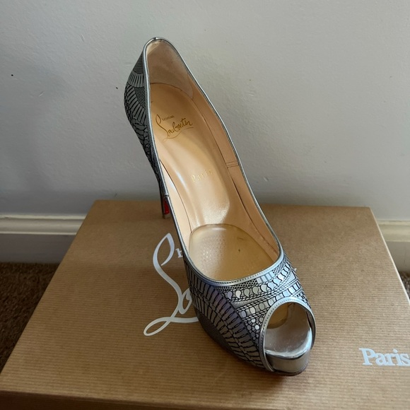 Christian Louboutin Silver Textured Heels - Picture 3 of 6